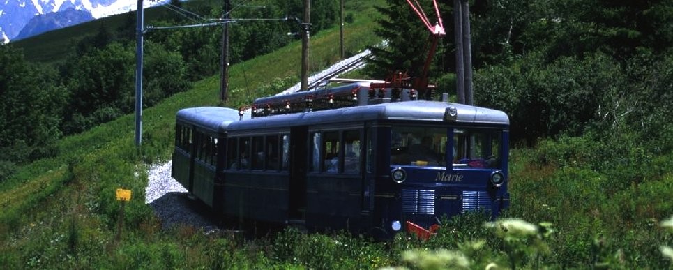 The mountain train of 'Nid d'Aigle'